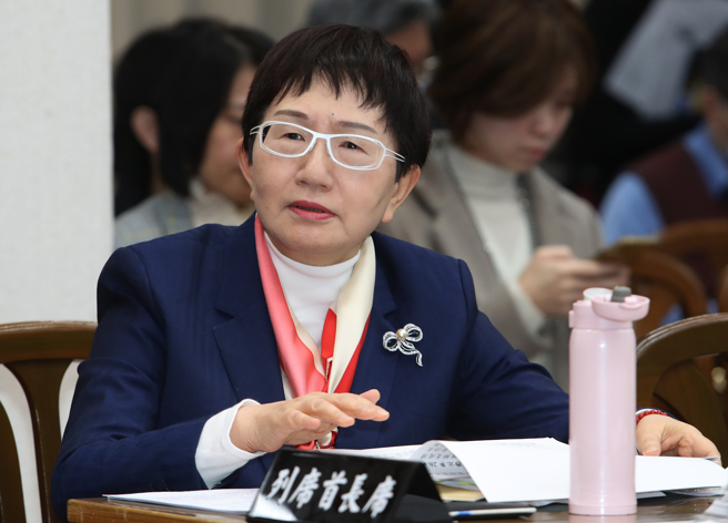 立法院财政委员会7日邀请财政部部长庄翠云（图）率所属机关首长暨国营事业董事长、总经理(含各转投资事业机构公股代表之董、监事)列席业务报告，并备质询。（刘宗龙摄）