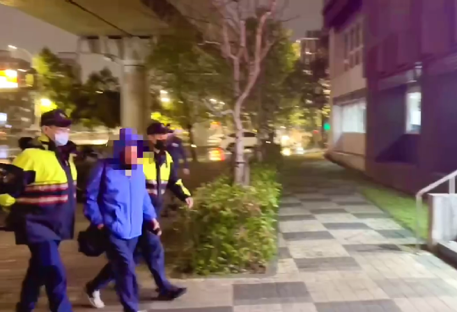 台中北上找工作四处碰壁，南港捷运站泼洒不明液体怪客落网。 （翻摄照片／林郁平台北传真）