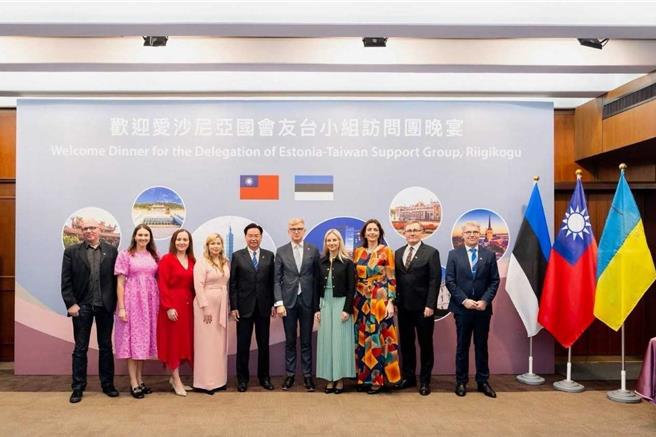 外交部長吳釗燮6日晚宴包含友台小組主席裴克多（Kristo Enn Vaga）等8位朝野國會議員組成的「愛沙尼亞國會友台小組訪問團」。（外交部提供）