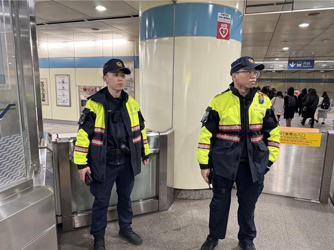 警方加强捷运站及车站内巡逻。（警方提供）