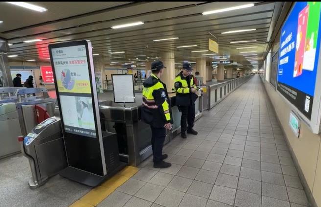 警方加强捷运站及车站内巡逻。（警方提供）