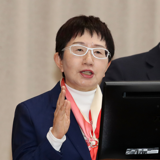 立法院财政委员会7日邀请财政部部长庄翠云（图）率所属机关首长暨国营事业董事长、总经理(含各转投资事业机构公股代表之董、监事)列席业务报告，并备质询。（刘宗龙摄）