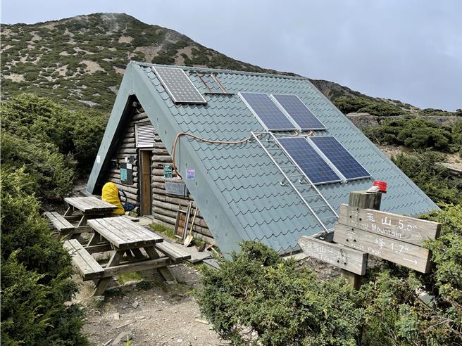 玉山圆峰山屋位于玉山山块南棱上，为登玉山后五峰之前进基地。（玉山国家公园提供／杨静茹南投传真）