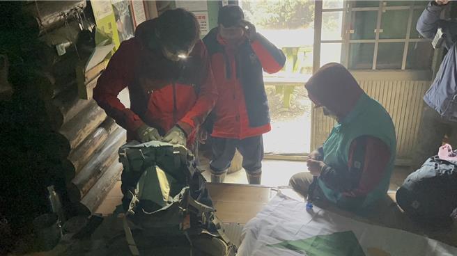 玉山国家公园管理处5日接获张姓夫妇失联，稻垣枫山屋查看后，立即派员搜索。（玉山国家公园提供／杨静茹南投传真）