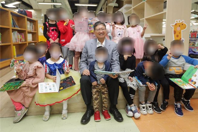 新竹縣新訂公立幼兒園延長照顧服務要點，1人即開班，縣長楊文科說，家長就能安心工作，下班再來接小朋友回家。（羅浚濱攝）