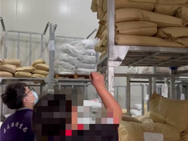 「蘇丹紅」辣椒粉風波持續延燒，嘉義縣有多家食品業者、食品販售業者分別從高雄市、台南市買進問題批號的辣椒粉。（嘉義縣政府提供∕呂妍庭嘉義傳真）