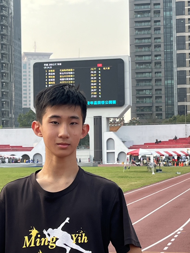 花蓮明義國小徐唯宸成全國國小200公尺田徑賽事「最速男」。（明義國小提供／王志偉花蓮傳真）