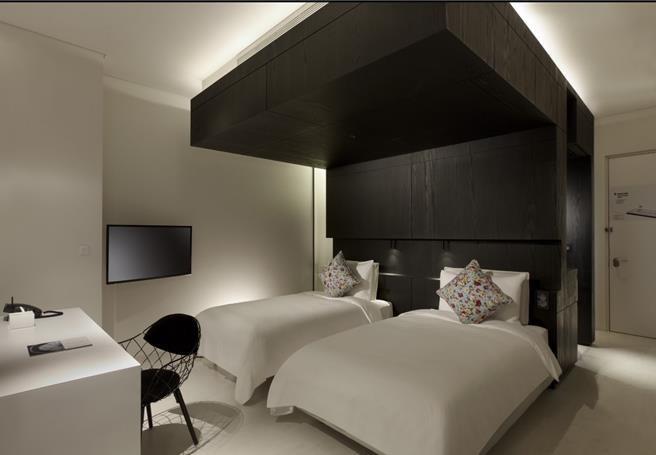 台南老爷行旅，精致双人房含早餐每晚3599元起，自备环保杯享免费美式咖啡。（高铁公司提供／蔡亚桦台北传真）