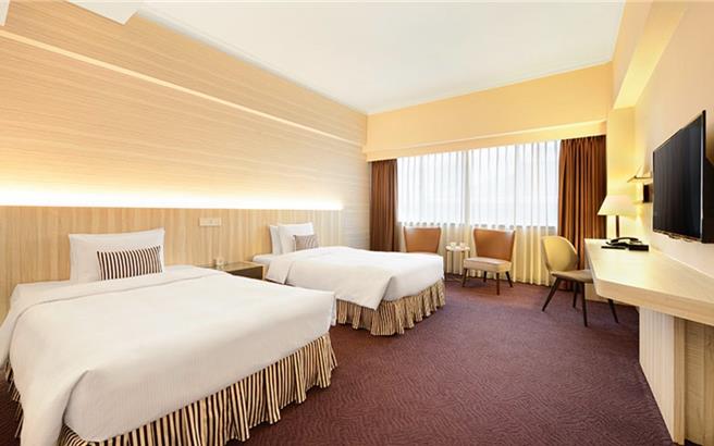 台北凯撒大饭店，精致客房每晚3300元起，加购高铁每房再赠台北捷运一日票两张。（高铁公司提供／蔡亚桦台北传真）