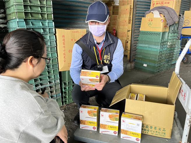 「蘇丹紅」風暴持續延燒，花蓮縣衛生局持續稽查相關產品。（花蓮縣衛生局提供／王志偉花蓮傳真）