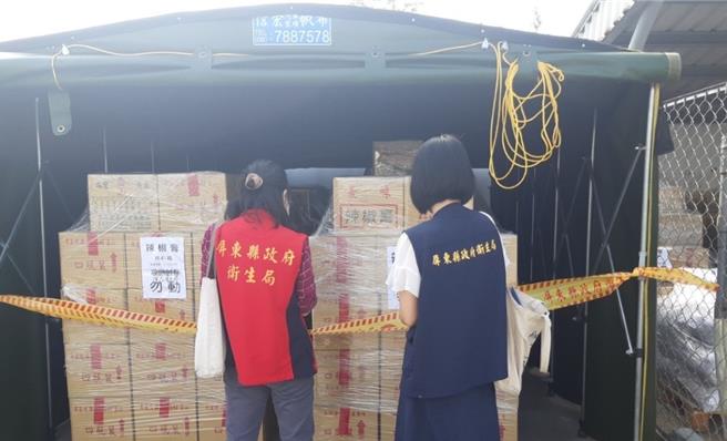 蘇丹紅風波持續擴大，屏縣府7日宣布，基於高屏共同生活圈，即日起，學校、醫療、長照等機構將預防性暫停使用辛香料；另屏東有2家食品工廠被查出進貨蘇丹紅，縣府立即要求下架回收。（屏縣府提供／謝佳潾屏東傳真）