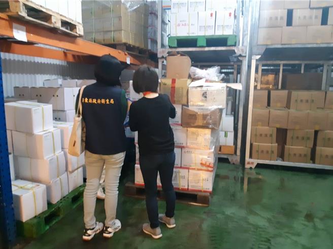 蘇丹紅風波持續擴大，屏縣府7日宣布，基於高屏共同生活圈，即日起，學校、醫療、長照等機構將預防性暫停使用辛香料；另屏東有2家食品工廠被查出進貨蘇丹紅，縣府立即要求下架回收。（屏縣府提供／謝佳潾屏東傳真）