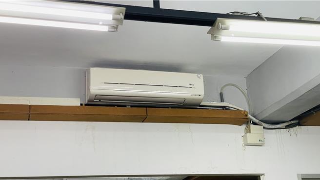 台東陳姓工程行員工控雇主未提供安全合梯使用，導致安裝空調送風機時墜地，造成腦損傷，台東地方法院判決該工程大、小承包商連帶給付500萬4868元。（蕭嘉蕙攝）