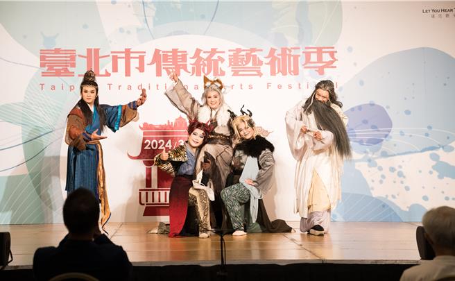 由台北市立国乐团主办的「台北市传统艺术季」（简称「传艺季」）开跑， 为纪念台北市建城140周年，今年特别以「台北风彩」为活动主轴。（郭吉铨摄）