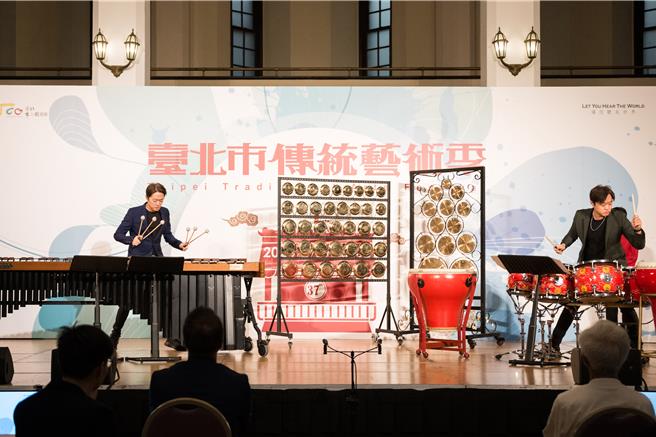 由台北市立国乐团主办的「台北市传统艺术季」（简称「传艺季」）开跑， 为纪念台北市建城140周年，今年特别以「台北风彩」为活动主轴。（郭吉铨摄）