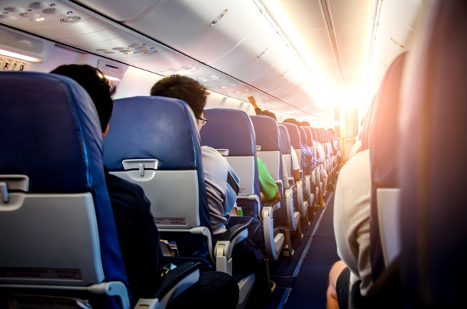 一名男子5日从香港搭机飞往新加坡，下机后发现随身行李中的8万美元（约新台币252万元）现金不翼而飞。（示意图：shutterstock、达志）