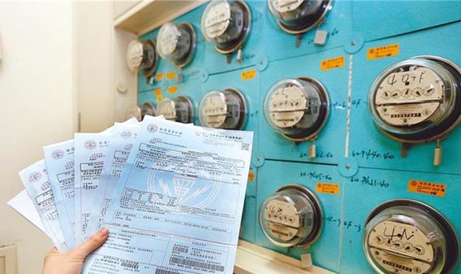 4月電價如果基本民生調幅5％，月用500度住戶電費一年將多出逾700元。(資料照)