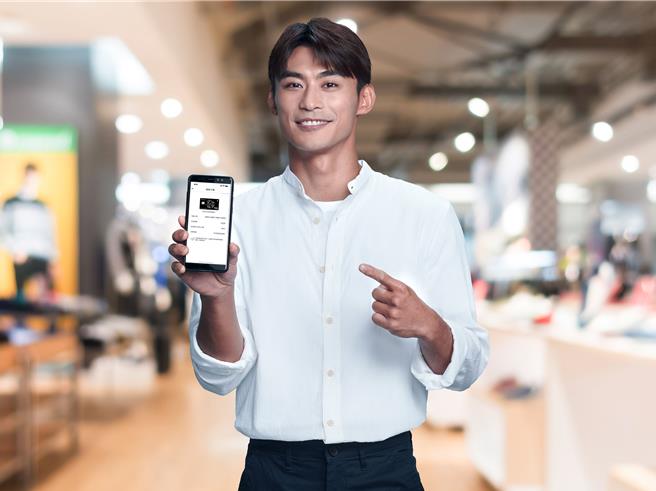 台新银「卡号速取」全新升级， 核卡后Richart Life APP立即查。（台新提供）