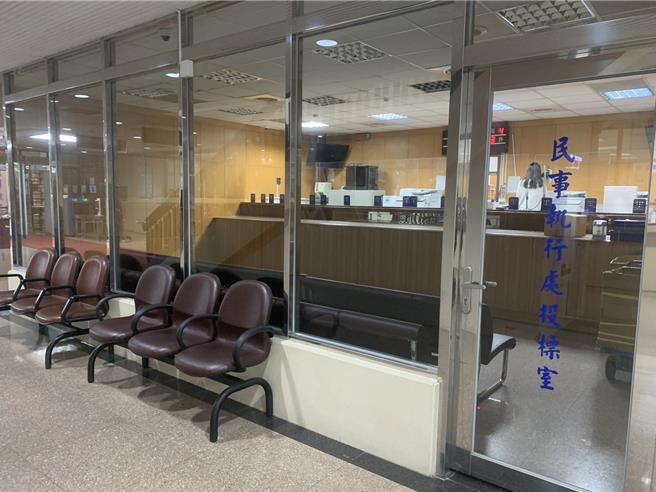 新北市淡水知名的緣道觀音廟創辦人李善單（李政賢），因欠下博弈賭債，遭台北地院民事庭判應給付港幣5984萬元本金及違約金。由於李還不出錢，名下位於民生社區的佛寺將於3月12日法拍。（圖賴佩璇攝影）