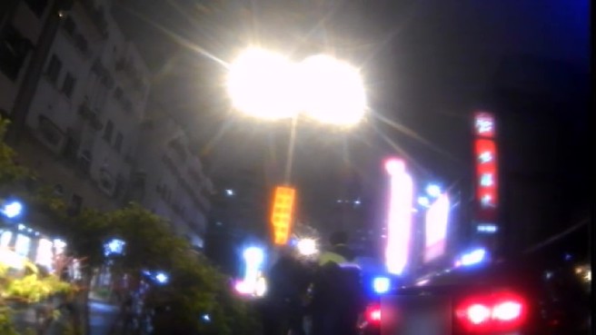 桃園1名32歲劉姓女子，開車因未依規定使用方向燈，遭警方攔查，竟加速逃逸，事後警方通報攔截圍捕。（翻攝畫面）