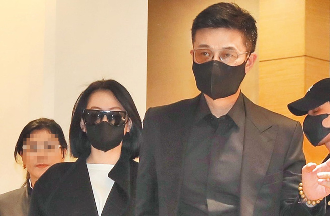 小S公公猝逝，她和老公许雅钧都很难过。（图／中时资料照）