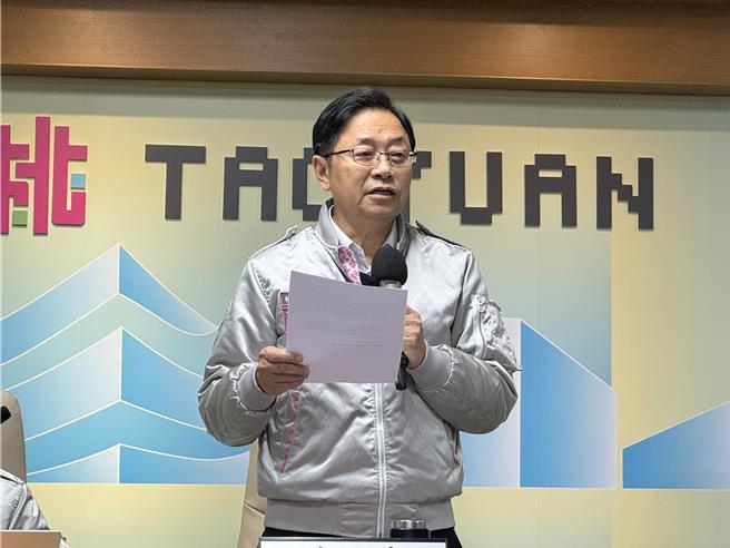 市长张善政表示，虽然桃园引进YouBike2.0系统的时程较晚，但全市拆转进度与新北市同步，1.0旧系统预计今年10月全面退场。（蔡依珍摄）