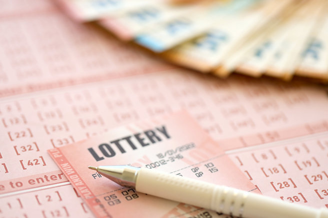 美國一對夫妻中了百萬獎金，一度以為丟失彩券而自責不已，事隔3個月後奇蹟找回。(示意圖:shutterstock/達志)