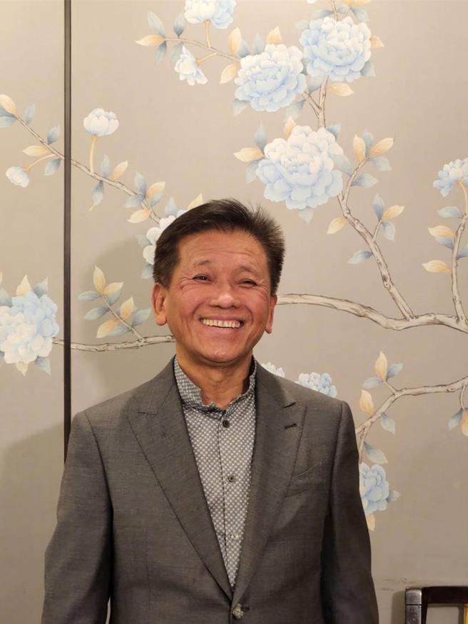 台骅董事长顏益财今（7）日宣布，将进军共享办公室租赁业务。图／邱莉玲