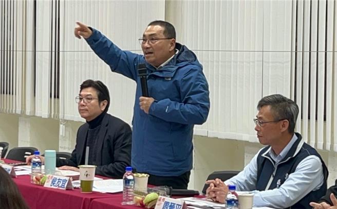 新北市长侯友宜今（7）日出席土城区行动治理座谈会，听取在地里长、议员及局处长的心声。（刘玮晴摄）