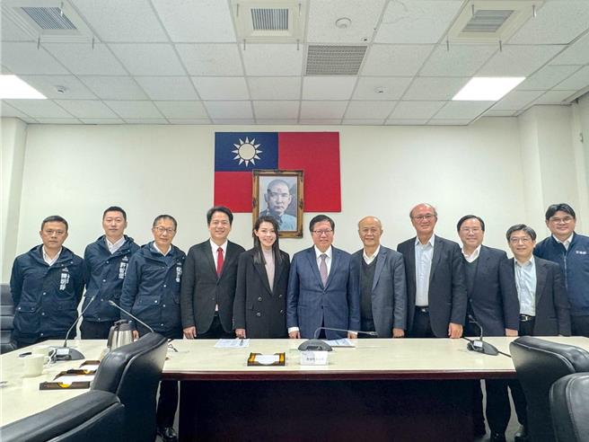 新竹市长高虹安7日与副市长邱臣远率市府团队，拜会行政院副院长郑文灿，并与相关部会交流。（取自高虹安脸书）