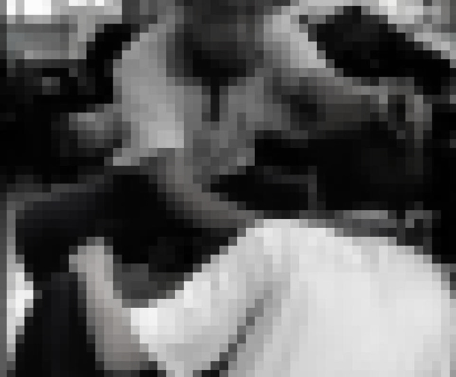 网路社群平台流传嘉义某高中有学生强迫同学下跪、狂呼巴掌。（截图自黑色豪门网站）