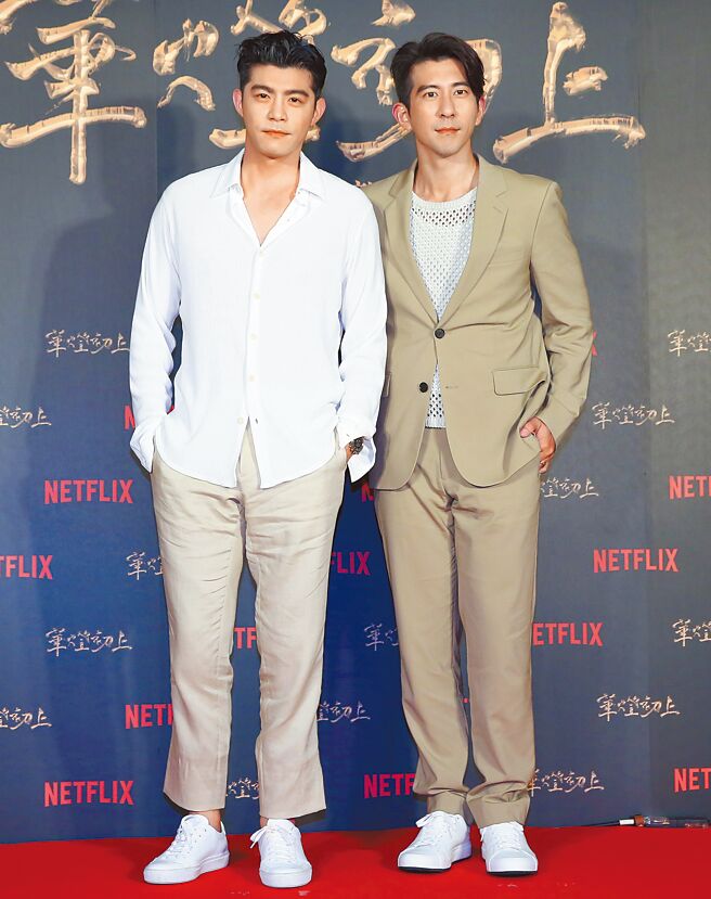 修杰楷（右）、王柏傑在《華燈初上》談男男戀，戲外也有好情誼。（資料照片）