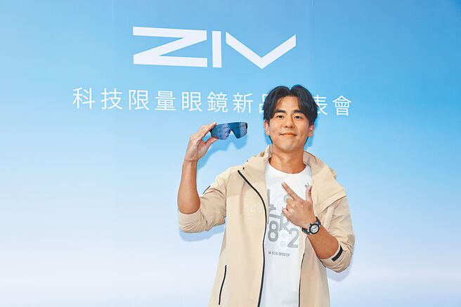 柯有倫6日出席品牌活動，暢聊近況。（羅永銘攝）