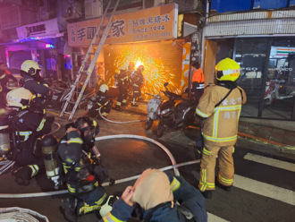 天母知名冰品店「芋圓之家」凌晨火警！消防搶救疏散4人