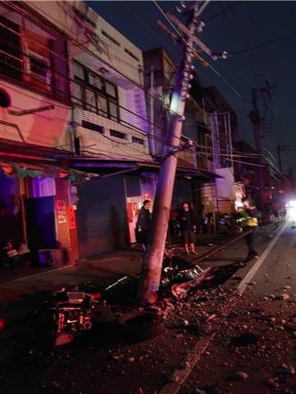 雲林轎車高速自撞電線桿  「全車解體」17歲少年慘死