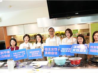 婦女節朱立倫「洗手作羹湯」 同台立院6女力提婦女政策