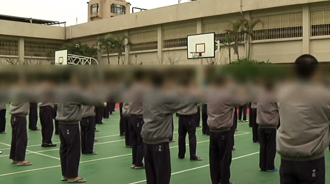 獨》挑戰監所規定！受刑人獄中入珠「製造過程」曝 他狂抖出「驚人內幕」