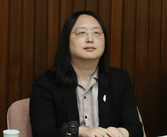 砲轟唐鳳狡辯！ 郭正亮一看「去舊金山機票17萬」怒：該查