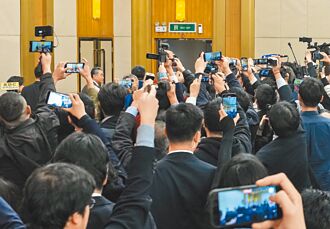 外长记者会金句不断 科目三成亮点