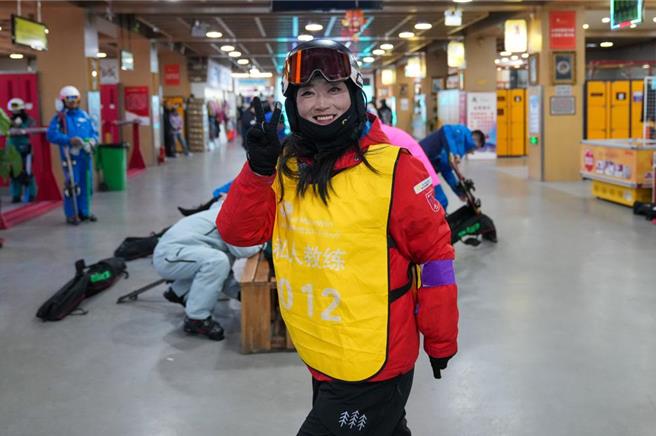 根据大陆旅游平台数据统计，大陆女性2023年旅行消费支出高出男性近8％。（摘自新华社）