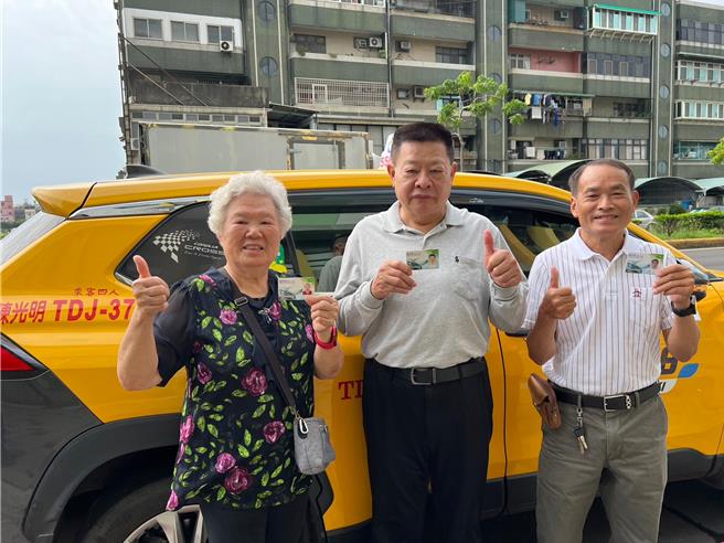 新竹市政府表示，竹市的敬老卡与爱心卡整体福利已大幅提升，网路盛传持爱心敬老卡搭计程车，政府补助70％是花莲县政策，并非新竹市政策。（新竹市政府提供／陈育贤新竹传真）