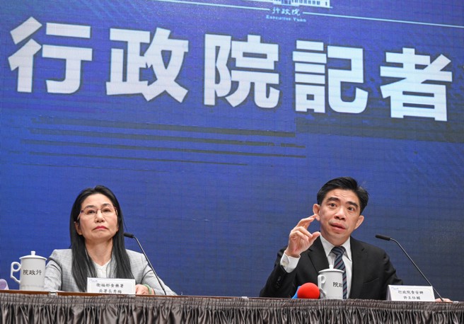 行政院8日舉行行政院食品安全辦公室說明西布特羅事件之調查結果記者會，衛福部食藥署長吳秀梅（左）、行政院食品安全辦公室主任許輔出席。（粘耿豪攝）