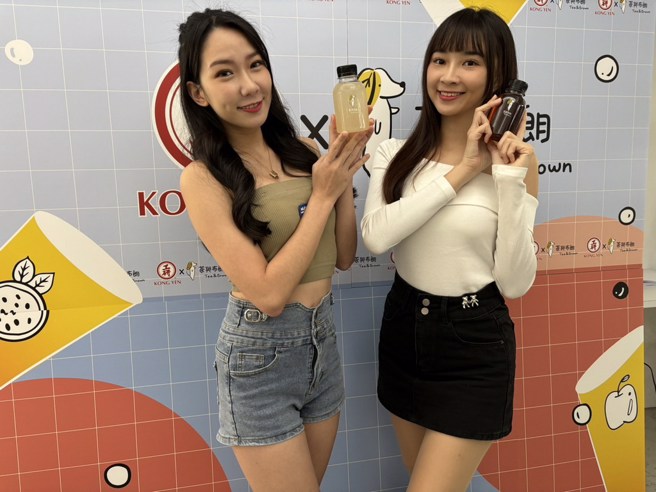 柠檬(左)与曼容。(主办单位提供)