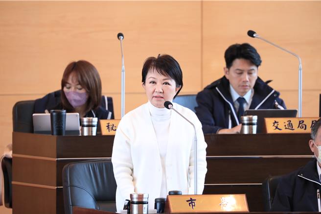 台中市长卢秀燕表示，中央目前在台中仅改造200户社宅，希望中央加油。（张亦惠摄）