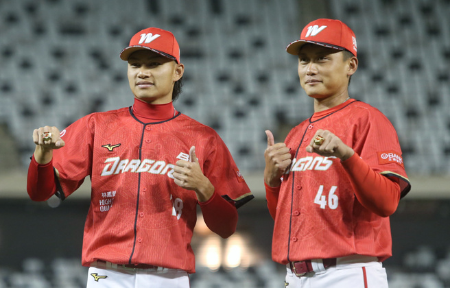 味全龙徐若熙（左）、刘基鸿（右）。（赵双杰摄）