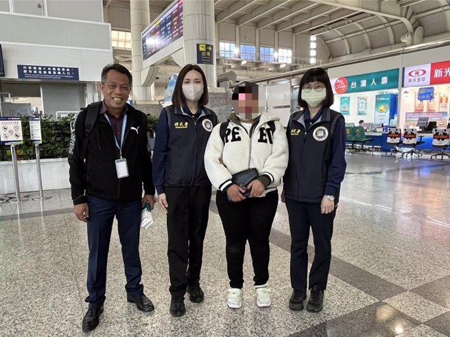 印尼失联移工「阿蒂」去年12月遭逮，却在收容所内昏迷送医，经治疗后成功康復今返国。（移民署提供／任义宇高雄传真）