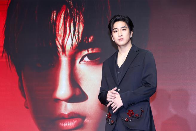 婁峻碩8日舉行新專輯《RISE》發片記者會，造型帥氣。（羅永銘攝）