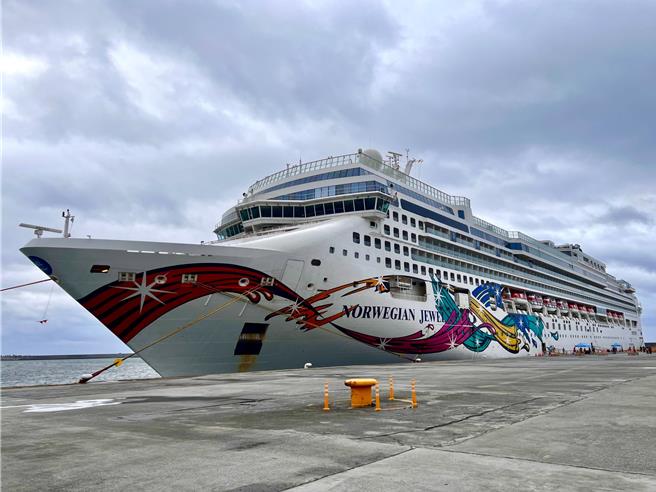 今年3月1日「挪威宝石号」靠泊花莲港。（港务公司提供／蔡亚桦台北传真）