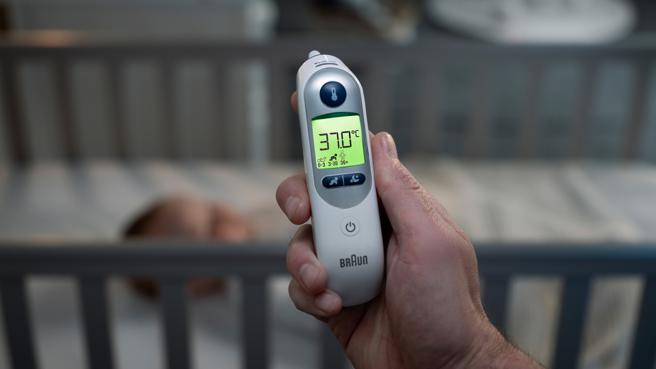 德國百靈BRAUN耳溫槍IRT6525配備LED燈光，方便夜晚使用。（恆隆行提供／古明弘台北傳真）