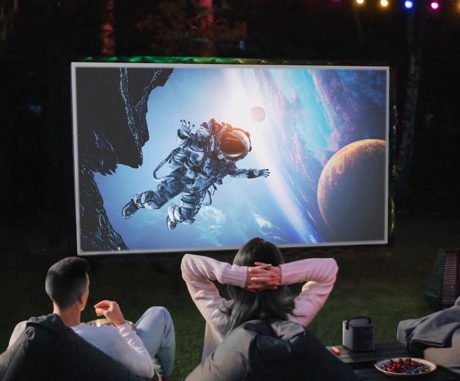 OVO携手AsiaYo抢豪华露营商机，6大露营区投影机免费用，图中投影机为OVO电影大师U8，首度降价至1万7999元。（OVO提供／古明弘台北传真）